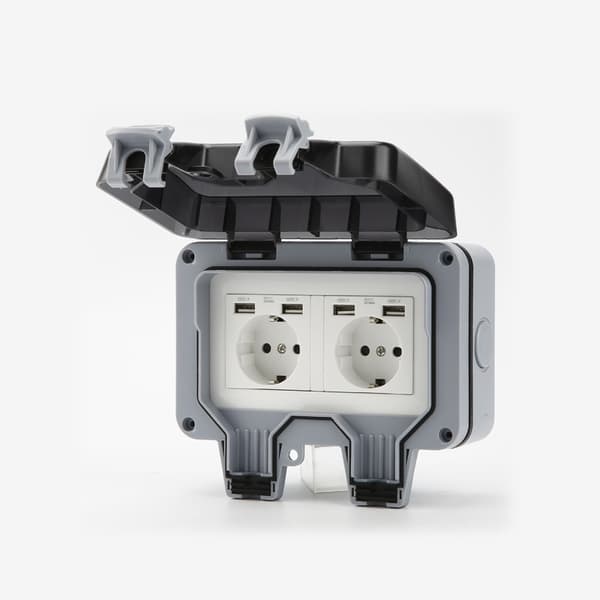 Vattentätt Uttag med Strömbrytare, Flipskydd och 4 USB-portar Gray