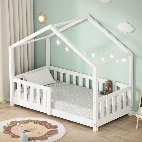 ML-Design børneseng hus seng 70x140 cm hvid, træseng med faldsikring, lamelramme og tag, legeseng af massivt fyrretræ til børn, Montessori gulvseng