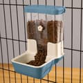 Miniatyrbillede 1 af 5: Hængende Automatisk Foderautomat 800 ml Kaninfoderautomat Hængende Automatisk Gravitationsfoderautomat Justerbar Foderåbning Aftagelig Madskål (Blå)