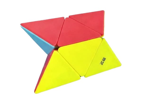Pyraminx 3D-palapeli muovinen pyramidi 9,5 cm monivärinen