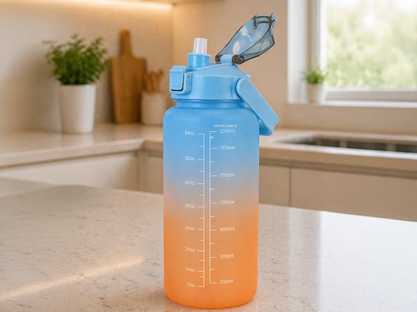Vattenflaska 2 liter med sugrör och måttskala blå/orange