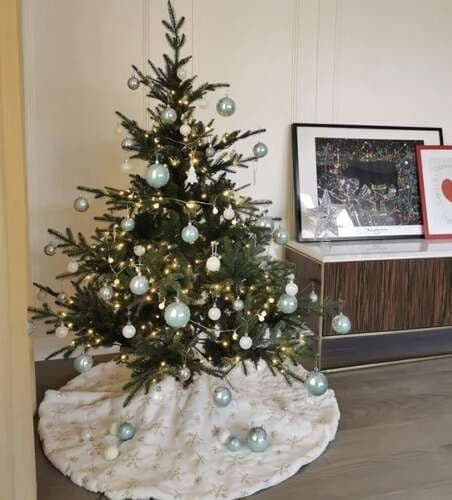 Juletræstæppe 120 cm hvid/sølv polyester med stjerner & snefnug