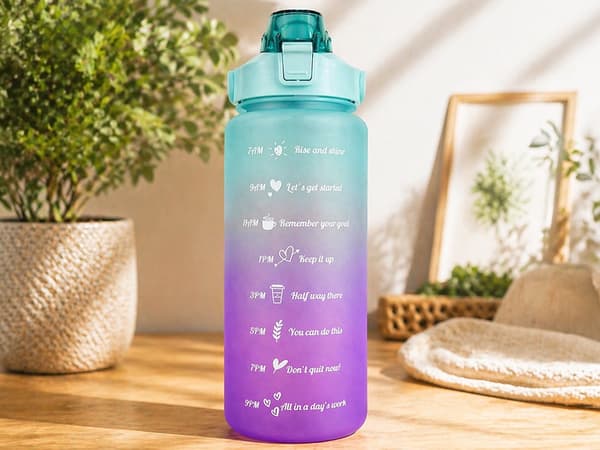 Vattenflaska med sugrör och måttskala 2 liter PP/PC blå-lila