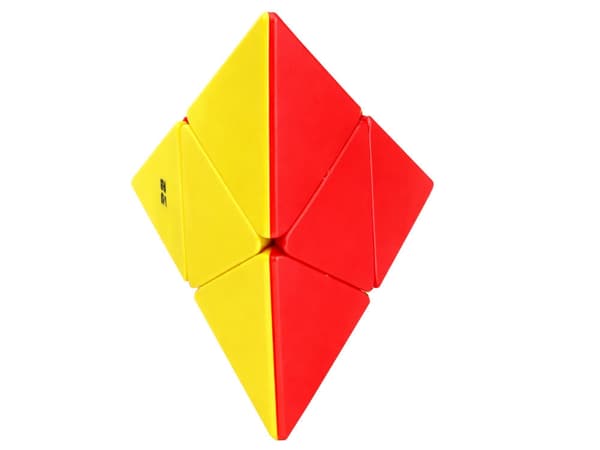 Pyraminx 3D-palapeli muovinen pyramidi 9,5 cm monivärinen