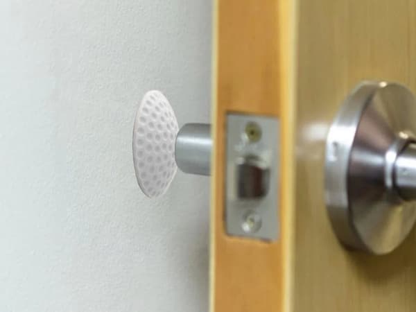 Dørstop selvklæbende rund hvid Ø5 cm dørbuffer