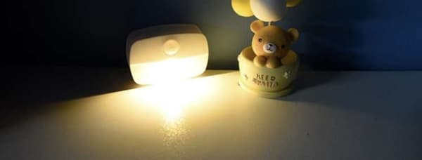 Trådlös LED-lampa med rörelsesensor vit, 3xAAA (ingår ej)