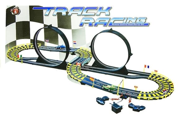 Bilbana 565 cm med 2 formelbilar, loopar och 220V adapter