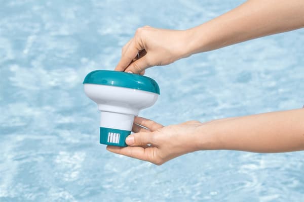 Flydende klor-/bromindispenser til pool med justerbar dosering 13 cm