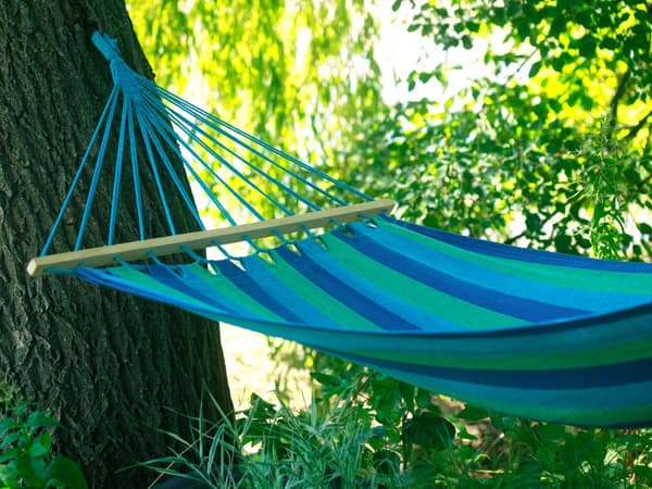 Hängmatta med trästavar randig bomull/polyester 200x80 cm + 2 rep