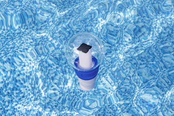 Flydende klor/brom-dispenser solcelle med LED til 7,6 cm tabletter