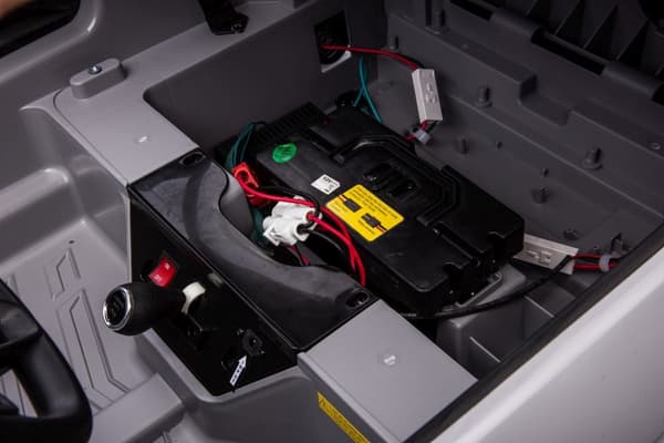 Batteridrevet børnebil JS3168 grå
