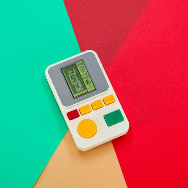 Elektroninen retro arcade-konsoli palikkapeli taskukoossa valkoinen 6+ CE