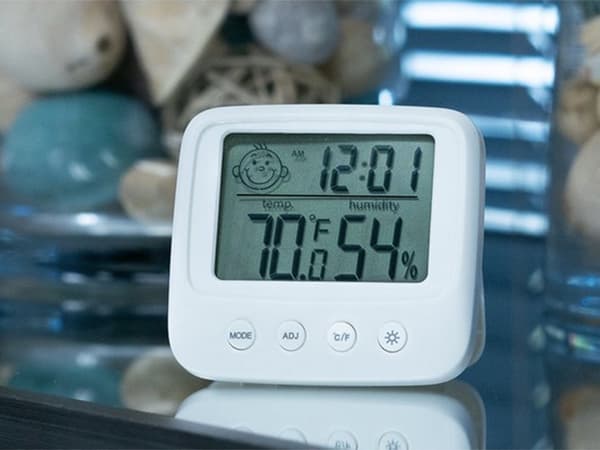 Digital termometer/hygrometer med klocka alarm LCD inkl AAA-batterier