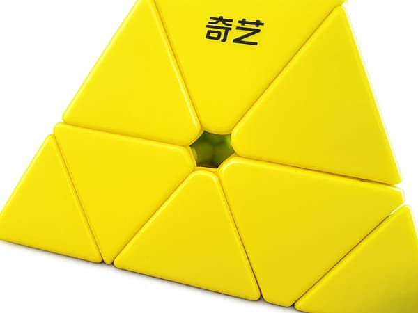 Pyraminx pyramidekube 3D logikpuslespil roterende plast 9,5 cm