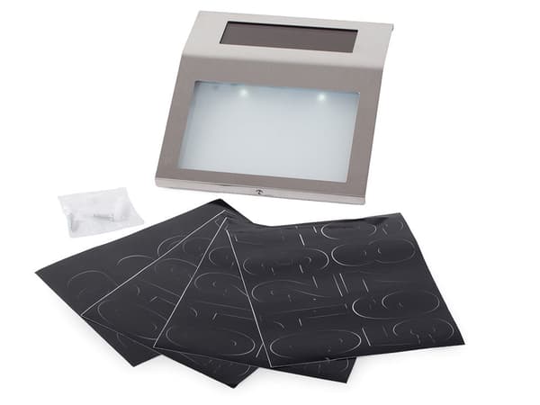 Solcellsdriven husnummerskylt rostfritt stål 18x20 cm LED