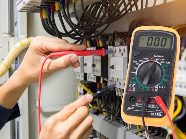 Digital multimeter med LCD-bagbelysning 9V-batteri + testkabler