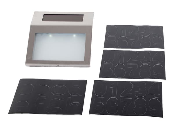 Solcellsdriven husnummerskylt rostfritt stål 18x20 cm LED