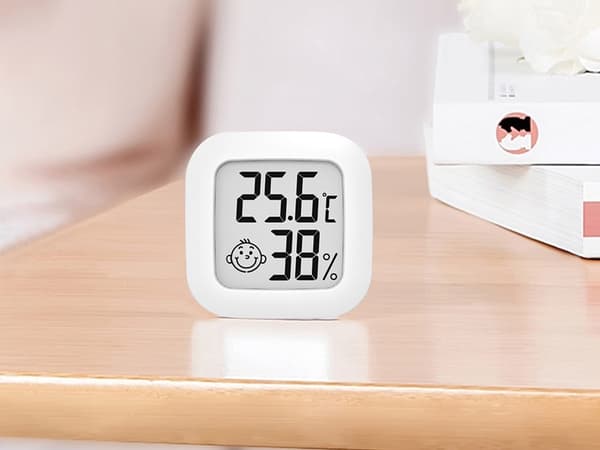 Digital termometer/hygrometer indendørs 4,5x4,5 cm batteri medfølger