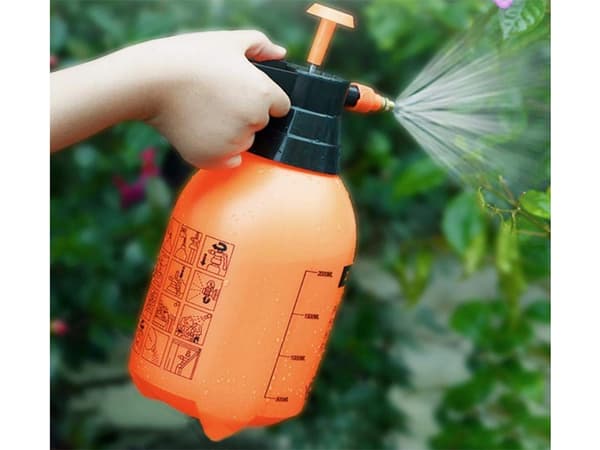 Tryckspruta 2 L för växter med justerbart munstycke och låsfunktion orange