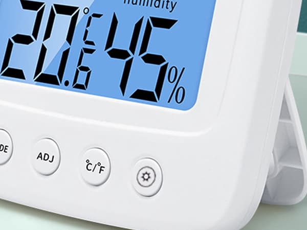 Digital termometer/hygrometer med klocka alarm LCD inkl AAA-batterier
