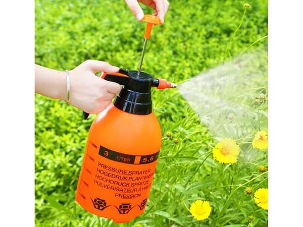 Tryckspruta 2 L för växter med justerbart munstycke och låsfunktion orange