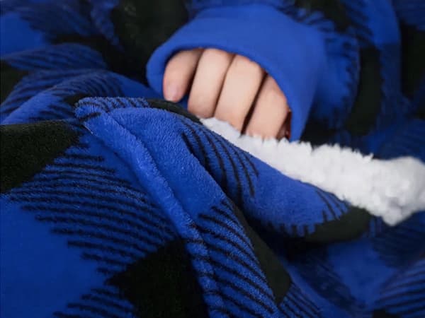Fleece-hyggetrøje med hætte, blå ternet, one size oversize