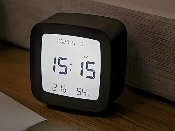 Digitalt vækkeur LCD med dato, temperatur & luftfugtighed sort
