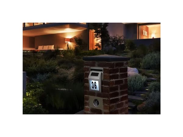 Solcellsdriven husnummerskylt rostfritt stål 18x20 cm LED