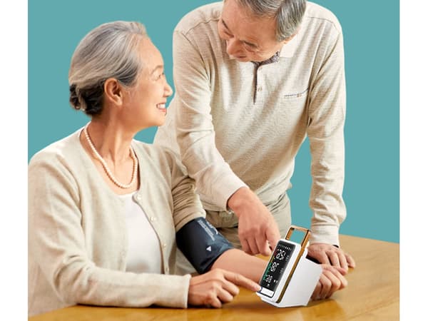 Blodtryksmåler til overarm genopladelig LCD stemmeguide 22–32 cm