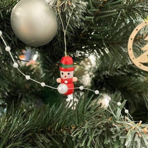 Julgranspynt i trä 10-pack röda julmotiv 2,5–3,5 cm