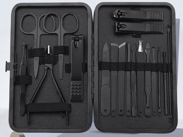 Manicure- og pedicure-sæt 18 dele sort etui