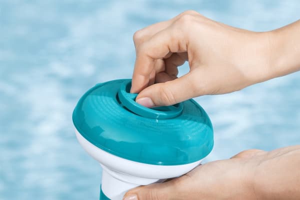 Flydende klor-/bromindispenser til pool med justerbar dosering 13 cm
