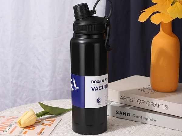 Termosflaska 700 ml rostfritt stål dubbelvägg med vikbart handtag