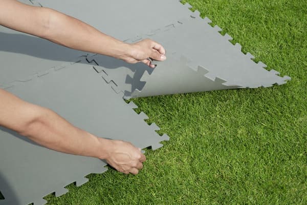 Poolunderlägg skummatta 50x50 cm 9-pack skydd mot punktering