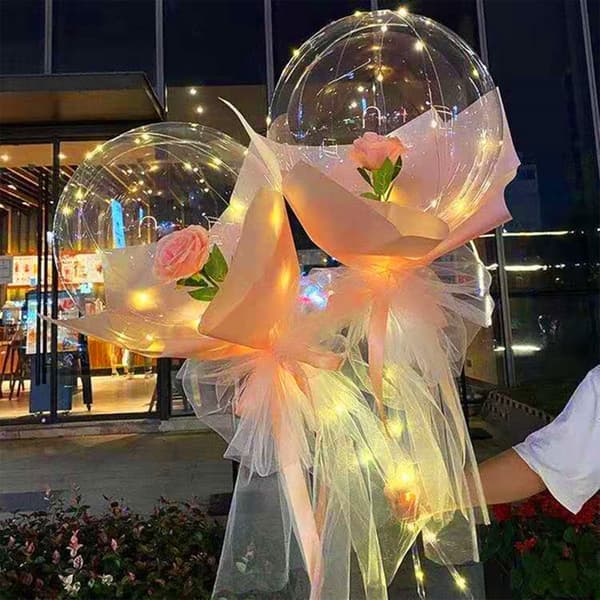 Lysende Pink Rose Ballonbuket til Valentinsdag - Klart Kugledesign