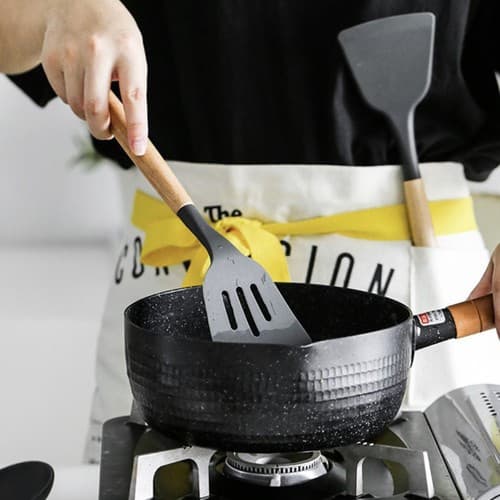 Silikoniset keittiövälineet – 12 kpl setti (pidikkeellä)