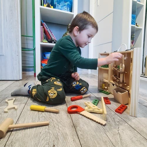 Laatikko + puiset työkalut