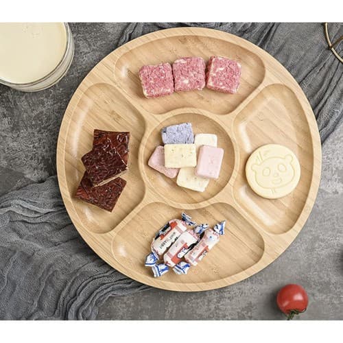 Roterende serveringsbræt i bambus – perfekt til ost og snacks