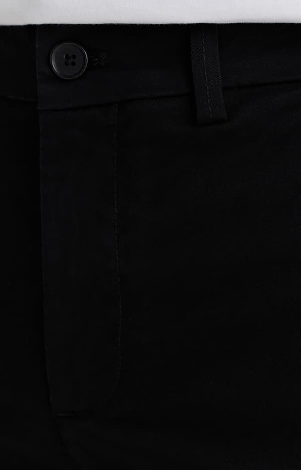 Sorte shorts med smal pasform 30