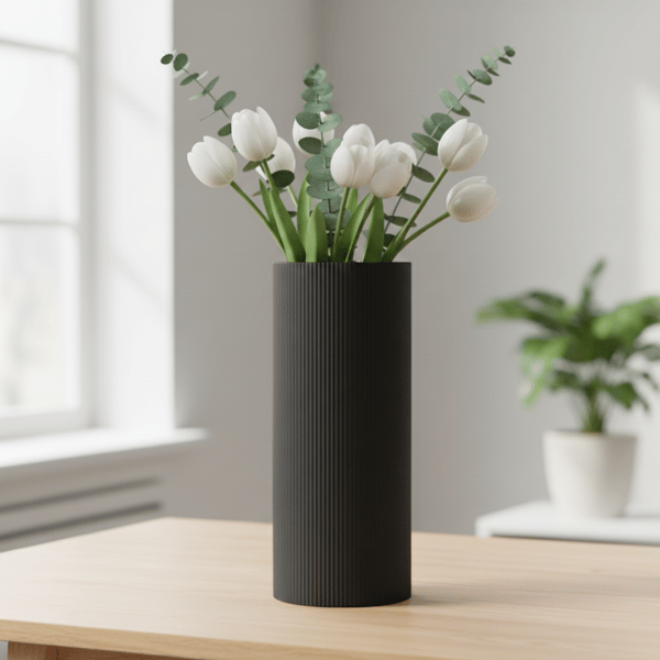 Dekorativ cylindrisk sort vase til blomster, klassisk form, elegant