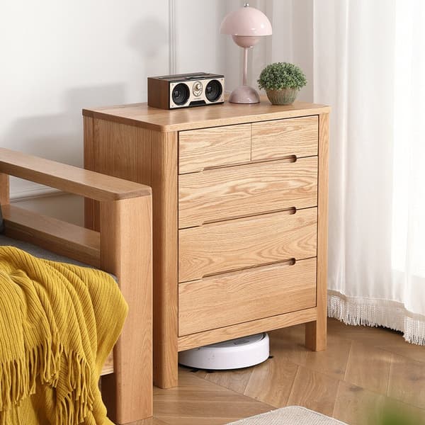 Moderne kommode i egetræ med 5 skuffer