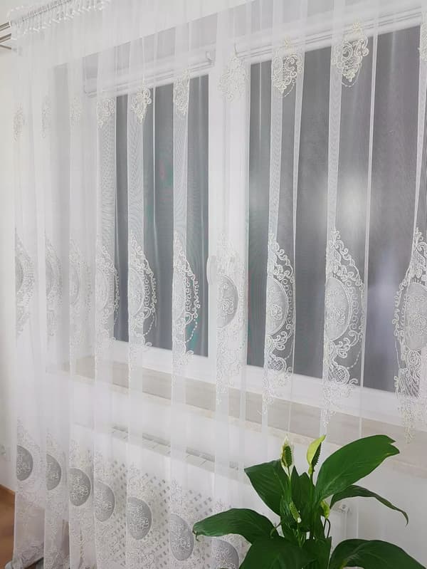 Verho kirjonnalla ja samettilla - harmaa 400x250 cm