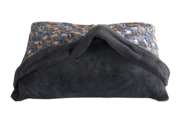 Harmaa Dogs XL 60x45 -sänky peitolla
