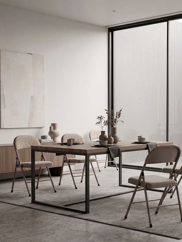 Klapstol i metal med beige polstring