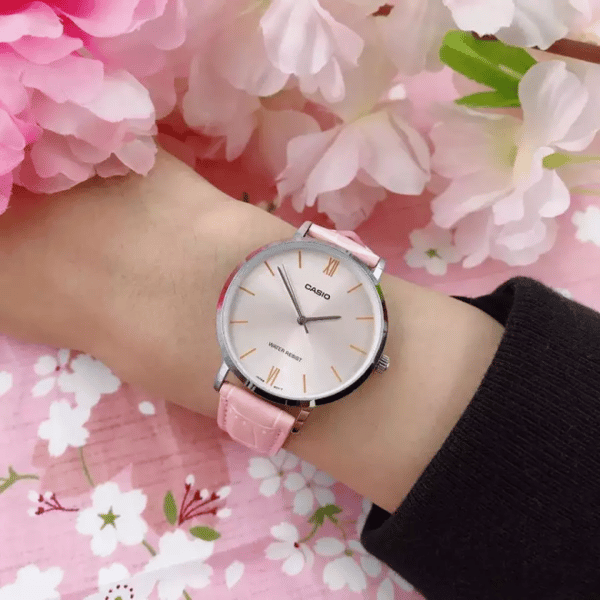 Naisten kello Casio LTP-VT01L-4B + laatikko