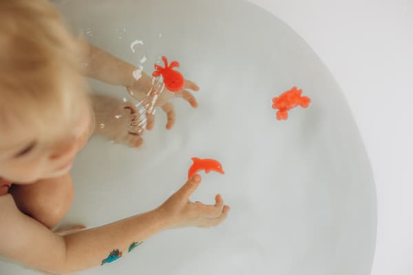 Sæt med 6 flossede badebolde til børn