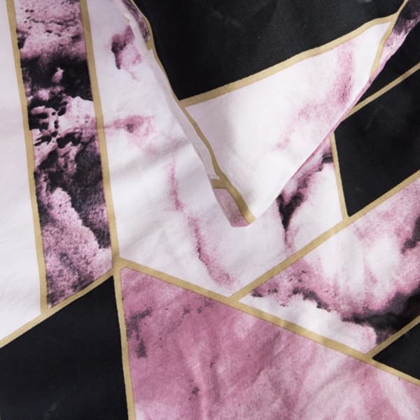 Sengetøj i bomuld 140x200 satin BOMULD sort pink geometrisk marmor