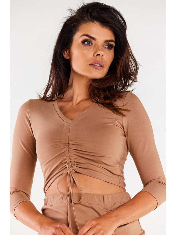 Figursydd blus med ¾ ärmar och V-ringning, beige S