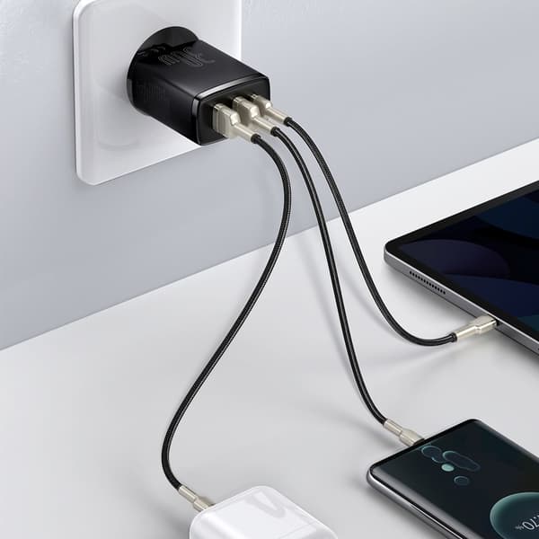Kompakt hurtig vægoplader 2x USB USB-C 30W 3A PD QC Sort