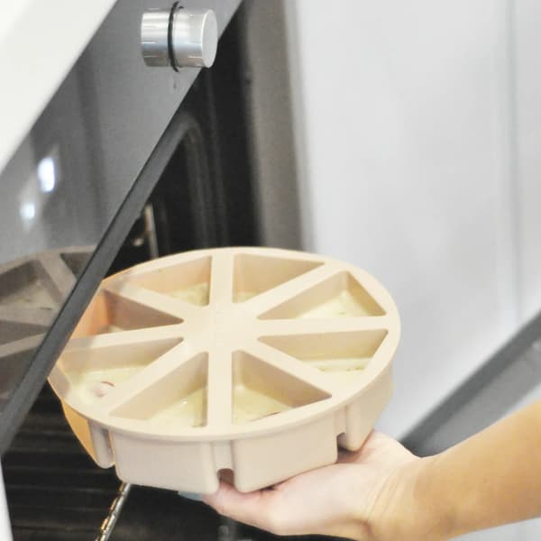 MinikOiOi Beige Silikone Bageform til Mini Cupcakes, 8 stk.